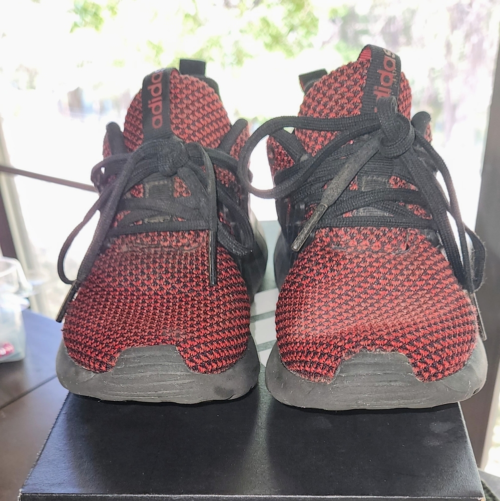 SOLD***Boys Adidas Questar Flow K